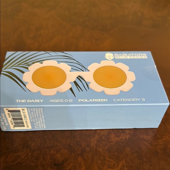 Babiators White Flower-Shaped Sunglasses with Orange Lenses Polaraized - Picture 3 of 7